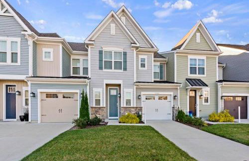 Modern Townhouse with Pool Gym & Tennis Near Beach - Foto 1