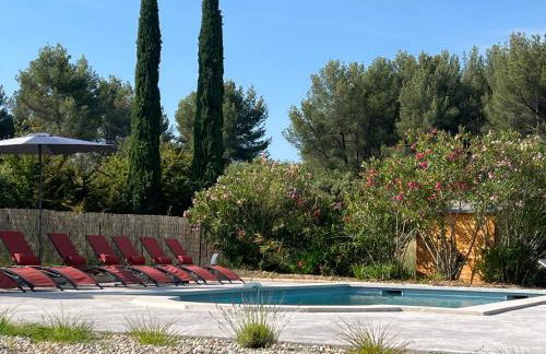 Proche Roussillon, La villa rouge Luberon, piscine chauffée, climatisation et vue Luberon - Foto 2