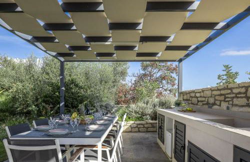 Villa Aris: A Serene Experience, 3BRs, Pool & Bbq - Photo 12