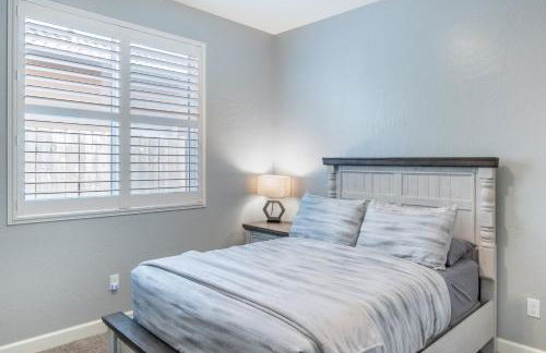 Spacious 4BR Home With BBQ, Near Sequoia & Fresno - Photo 7