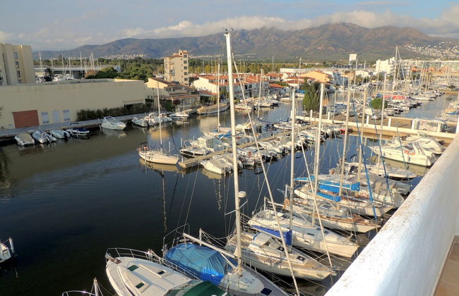 Beautiful Apartment With View - Photo 32