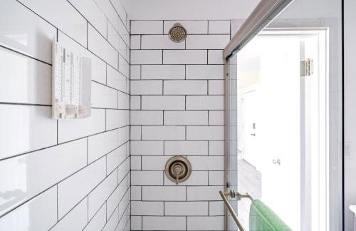 Jungle House Columbus Short North Downtown Free Parking - Steps to Convention Center & Nationwide Arena - 1BR Luxury Home - Sleeps 6 - Over 5,800 Five Star Stays - Foto 56