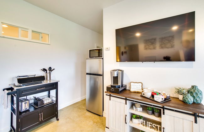 Chic and Modern Snohomish Hideaway on a Working Farm - Foto 33