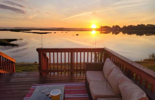 Marsh House, HOT TUB, Waterfront, KING bed, Close to Lejeune, - Foto 18