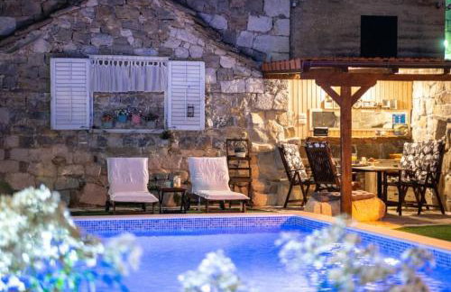 Holiday House near Split with heated pool - Photo 1