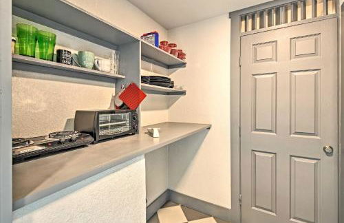 Retro Updated Blanco Abode - Steps to Main Street! - Foto 6