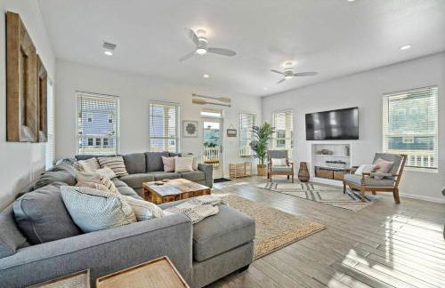 Picturesque beach house with plenty of room and amazing decks, close to beach - Foto 13