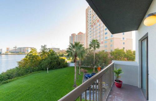 Deluxe Studio w/ Lakeview - free parking/pool - Foto 21