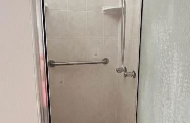 Spacious Lake Retreat for Families - Foto 7