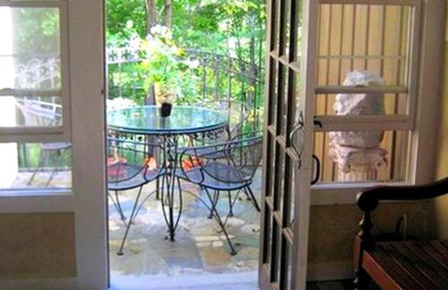 Luxurious Riverfront Cottage with a Hot Tub and a Fireplace near the Twin Lakes, Connecticut - Foto 2