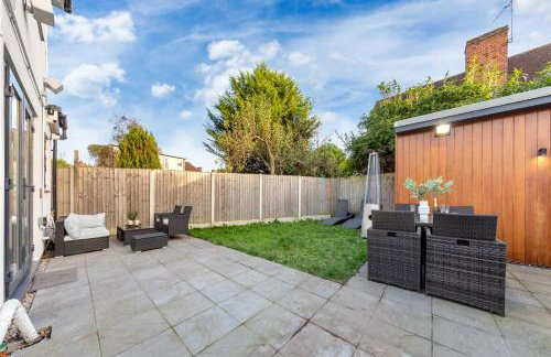 AC & Private Drive Stylish 4BR 5 Beds 8 Guests Wifi And Parking - Photo 56