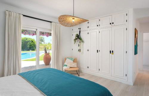 Charming Villa with Pool & Scenic Garden - Foto 22