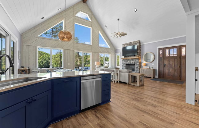 Blue Heron by Avantstay Lakefront, Dock, Pool, Theater Sleeps 22 - Foto 25