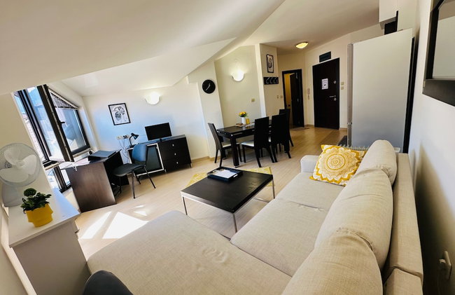 Central Art Apartment in Bansko With Mountain View - Photo 8