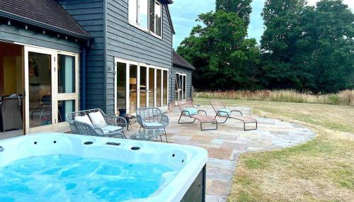 Secluded Barn Style Home With hot tub - Sleeps 12 - Foto 4