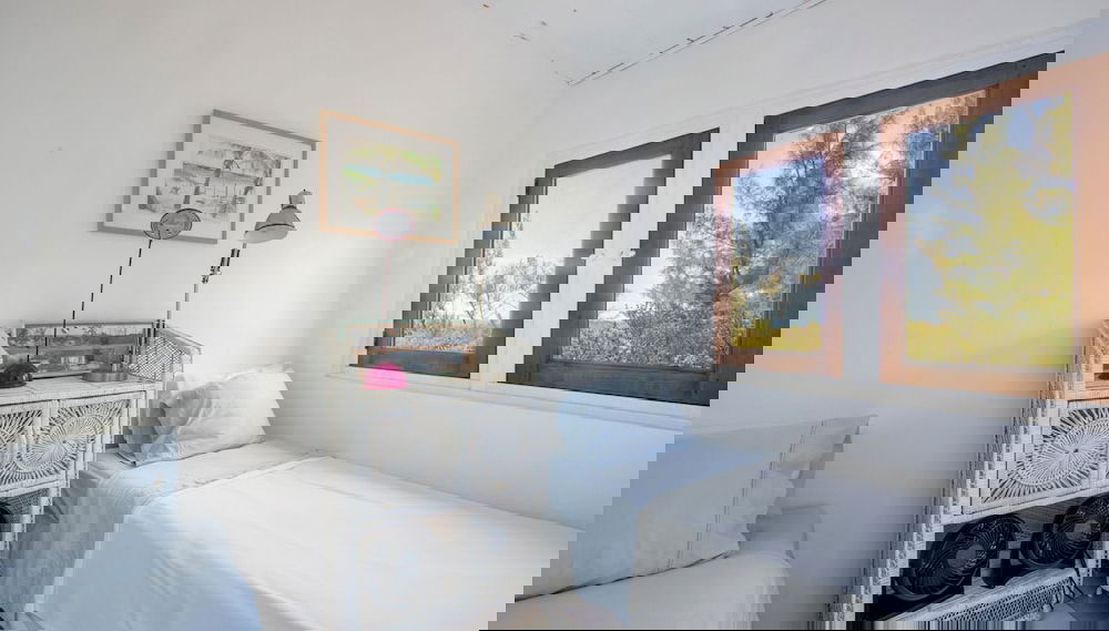 Pink Sands Retreat: Secluded Estate With Pool - Foto 1, Habitación