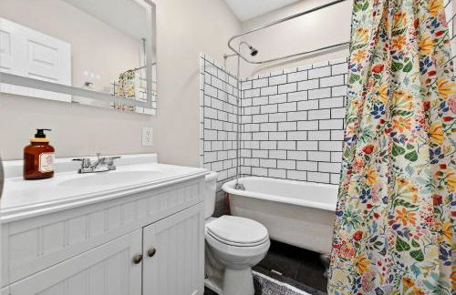 Trendy City Escape Perfect St Louis Location - Photo 13