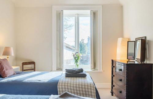 Artist's Studio - Photo 33