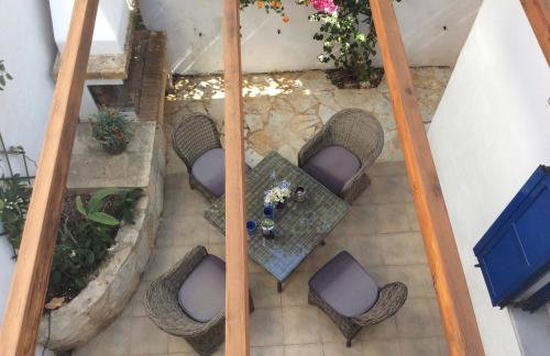 Lovely family villa with stunning sea views - Photo 21