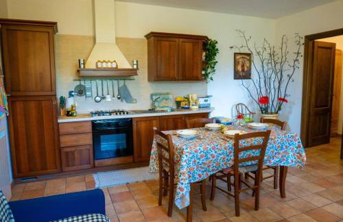 HOST4U - BORGATA VALLONE Apartments with Stunning Garden and Parking - Foto 32