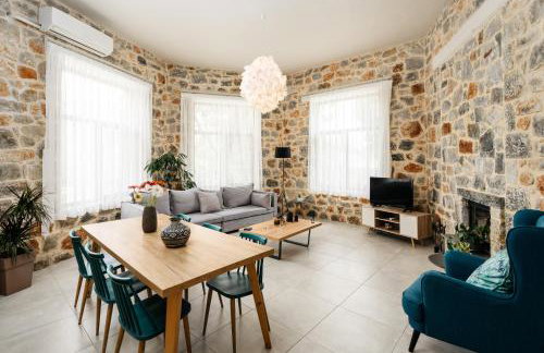 Eumelia Iconic Villa, with Heated Pool & Whirlpool, By ThinkVilla - Foto 23