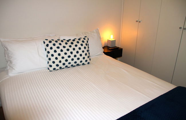 Waterfront Melbourne Apartments - Photo 18