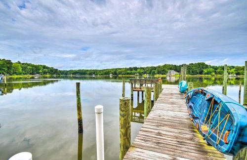 Relaxing Riverfront Cottage with Boat Dock! - Foto 1