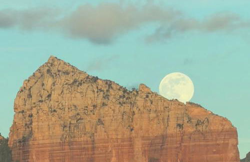 Sedona Uptown Gem!Large yard w grass and shade trees! Views!! NEW! BARREL SAUNA!!! Close to trails, walk to Uptown Sedona, restaurants and shopping - Foto 38