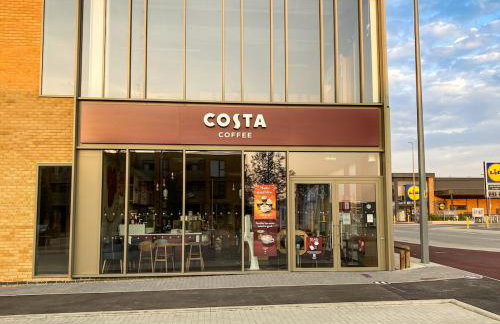 Stylish 3 Bedroom House - Excellent Location - Free Parking, Garden, Fast Wifi, Work Space and Self-Check-In by Yoko Property - Foto 21