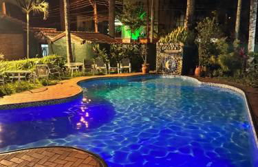 Lua Chalés 14 chalés equipados com churrasqueira individua , piscina e hidro incluindo café da manhã servido no quarto , roupa de cama, toalhas de banho e de praia a apenas 600 metros da praia de Maresias - Foto 1