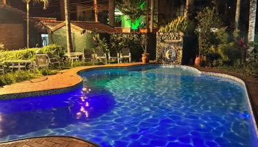 Lua Chalés 14 chalés equipados com churrasqueira individua , piscina e hidro incluindo café da manhã servido no quarto , roupa de cama, toalhas de banho e de praia a apenas 600 metros da praia de Maresias - Foto 1