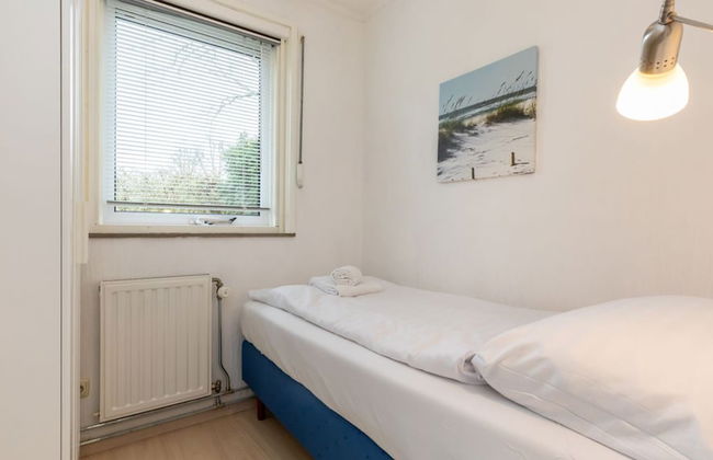 Holiday Home Near Veerse Meer With Garden - Photo 2