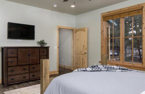 East Zion Trails Retreat-Hot tub, Resort Amenities, Exceptional - Photo 13