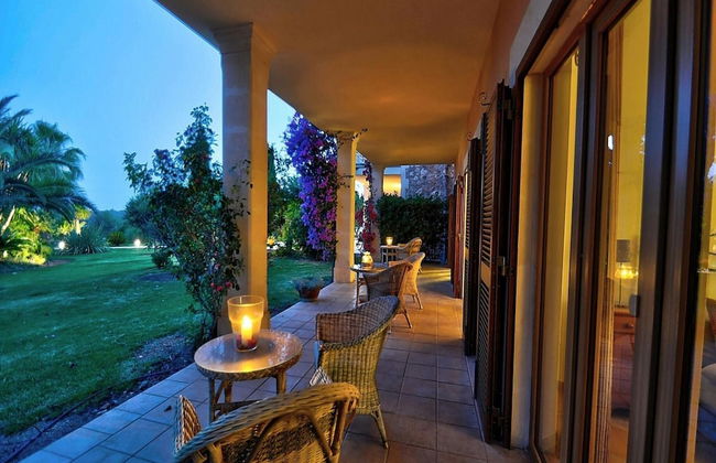 Exquisite Villa With Views - Photo 30