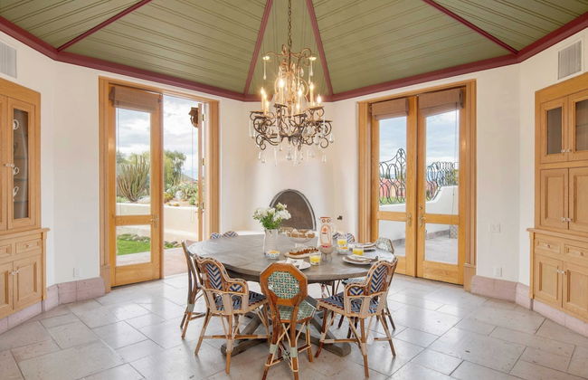 The Pond Estate by Avantstay Maximalist Designer Compound w/ 2 Casitas, Indoor + Outdoor Pools, Tennis Court, & Gorgeous Mountain Views 12k Sqft - Foto 21