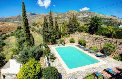 Villa Alqueria by Villa Plus - Photo 20