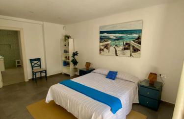 Mediterranean Villa - Private Pool , Garden & BBQ - Photo 6