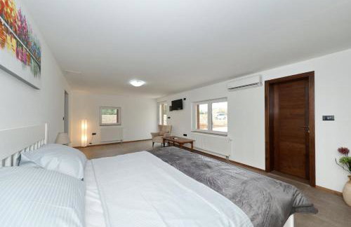 Villa Demare with Heated Pool, Free EVC Station - Foto 25