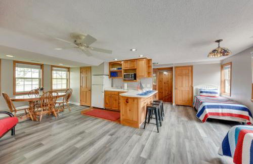 Pistakee Lake Estate with Boat Dock and Hot Tub! - Foto 21