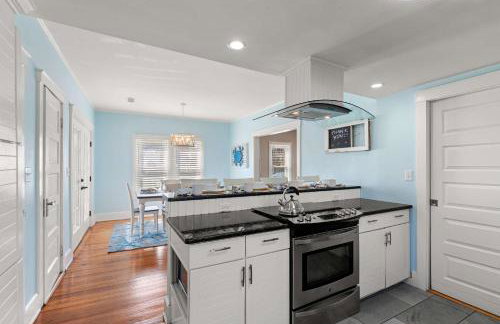 Walk to Beach at Historic Sears Kit Home - Foto 11