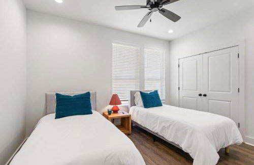 NEW Acadian House KING Bed Cajun Luxury Nespresso - Foto 7