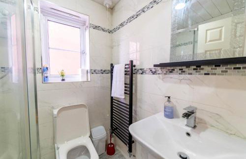 Spacious 6BDR House By Hyped Properties Short Term Rental Agency With Free Parking Bilston - Foto 12