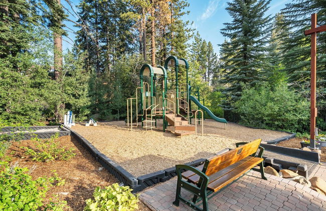 Wolfe by Avantstay 5mins Northstar! w/ Hot Tub, Fireplace, 2 Private Decks! - Foto 31