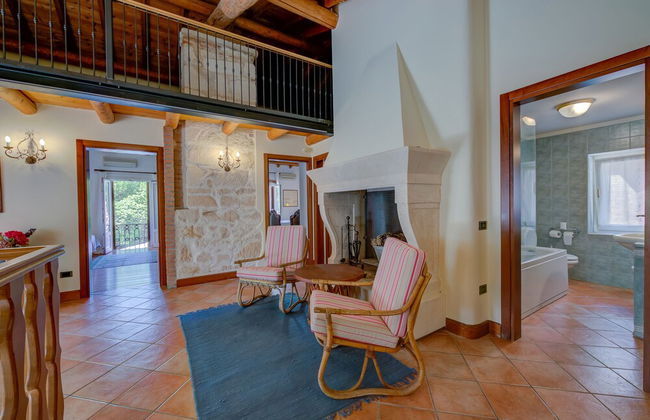 Alberta's Liberty House With Pool - Photo 16