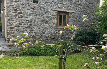 Luxury Three Bedroom Barn Conversion in Devon - Photo 33