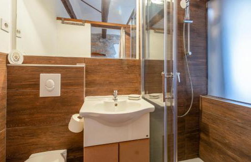 2 Bedroom Cozy Apartment In Porec - Foto 24