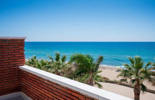 AT148 Frente la playa, jardín privado, vistas mar - Foto 40