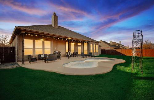 5-Bed 2-Bath with Pool & Backyard Retreat - Foto 40