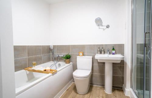 3 Beds with off-street parking for 2 cars, fast Wifi, sleeps 6 - Foto 15