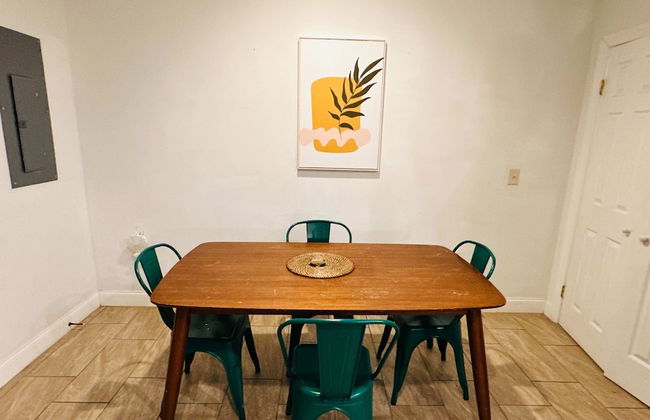 Cherry Suites 2BR Apt w W D Arcade Machine - Foto 42